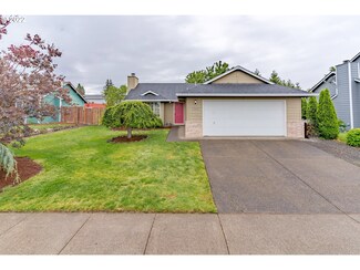 1300 Meadowlawn Place, Molalla, OR 97038