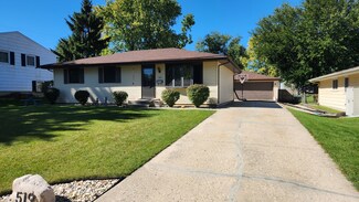 519 Woodland Dr, Rockford, IL 61108