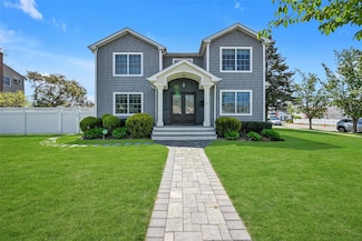 11 Knickerbocker Rd S, Plainview, NY 11803