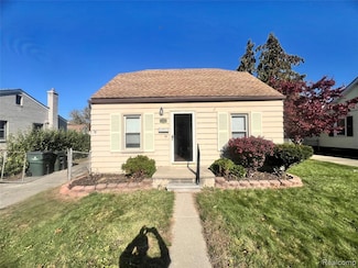 21905 Ridgeway St, Saint Clair Shores, MI 48080