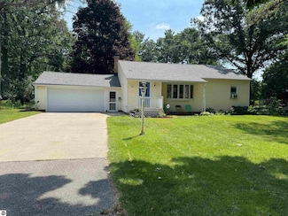 603 Woodland Dr, Traverse City, MI 49686