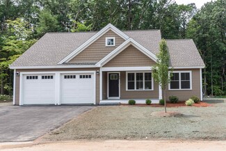 15 Garden Cir Unit 3-4, Hudson, NH 03051
