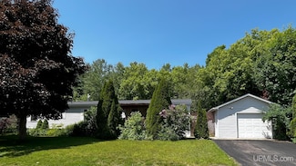 23136 Dogwood Ave, Dollar Bay, MI 49922