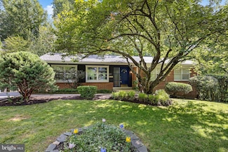 6221 Beachway Dr, Falls Church, VA 22041