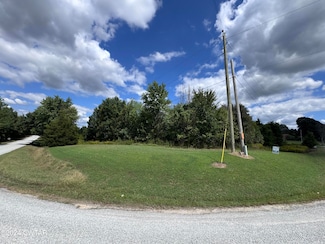 888 Charlie Lewis Rd, Trenton, TN 38382