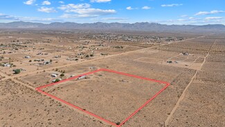 1074 Ligurta Rd, Golden Valley, AZ 86413