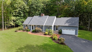 56 Hearthside Cir, Bedford, NH 03110