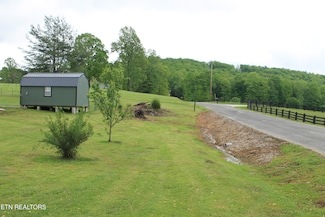 499 Phillips Flats Rd, Oneida, TN 37841