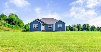 794 Hawkins Rd, Westmoreland, TN 37186