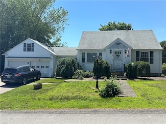 9 Cannon St, Cranston, RI 02920