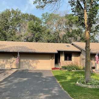 5305 Yorktown Ln N, Plymouth, MN 55442