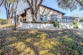 18 Crosslands Rd, Benbrook, TX 76132