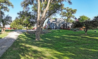 1915 Ellis Ave, Ellis, KS 67637