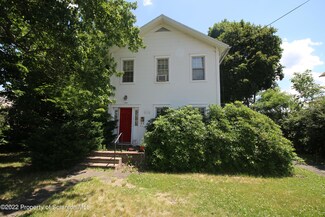 208 Charles St, Throop, PA 18512