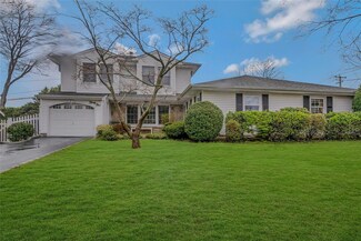 31 Clymer St, Port Jefferson Station, NY 11776