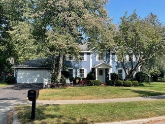 705 Brookfield Dr, Holland, MI 49423