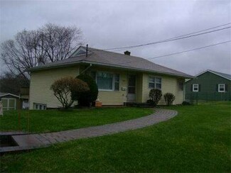 2021 Overlook Dr, Palmer, MA 01069