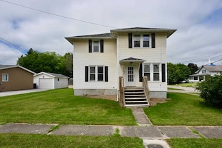 897 Lafayette Ave, Marengo, IA 52301