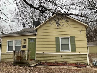 224 W 7th St, Ottawa, KS 66067