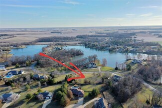 5317 White Oak Dr, Smithton, IL 62285
