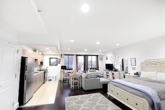 203 E 121st St Unit 1001, New York, NY 10035