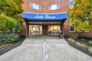 11850 Edgewater Dr Unit 808, Lakewood, OH 44107