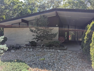 12 S Shore Ave, Beverly Shores, IN 46301