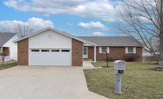 2913 Periwinkle Ct, Highland, IL 62249