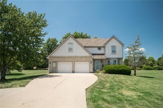 8962 Scott Dr, De Soto, KS 66018