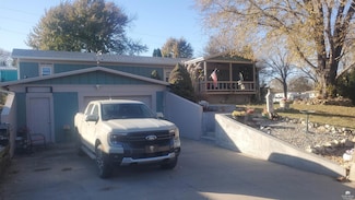 827 Peggy St, Junction City, KS 66441