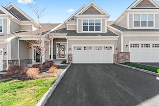 63 Great Hill Dr Unit 63, Bethel, CT 06801