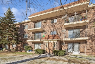 942 N Rohlwing Rd Unit 101F, Addison, IL 60101