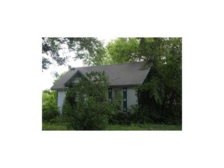 305 W 9th Ave, Garnett, KS 66032