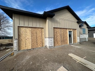3209 Prairie Meadow Dr, Milford, IA 51351