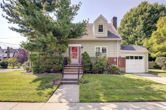 157-18 Laburnum Ave, Flushing, NY 11355