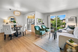 12056 15th Ave NE Unit 204, Seattle, WA 98125