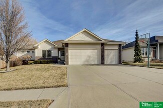 913 S 200th St, Elkhorn, NE 68022