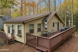 233 N Gate Rd, Lake Ariel, PA 18436