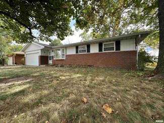2416 W Overhill Rd, Peoria, IL 61615