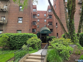 2335 Hudson Terrace Unit B2, Fort Lee, NJ 07024