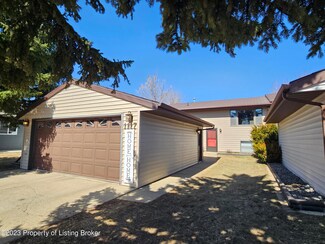 1117 12th St E, Dickinson, ND 58601