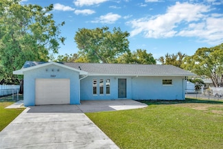 7323 Andre Dr, Zephyrhills, FL 33541