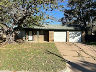 4749 Forest Wood Dr, Forest Hill, TX 76119