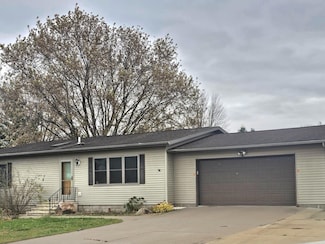 215 Sarah Cir, Rockland, WI 54653