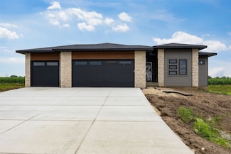 309 Hackberry Dr, Palo, IA 52324
