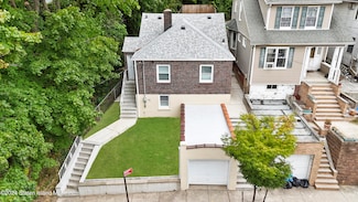 832 van Duzer St, Staten Island, NY 10304