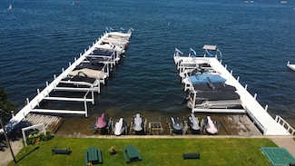 N1524 Oak Shores Ln, Fontana, WI 53125