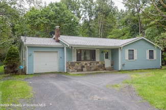 208 Ash Dr, Long Pond, PA 18334