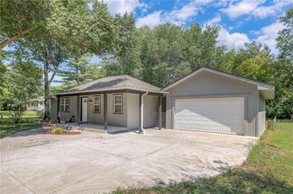 405 S Jefferson St, Raymore, MO 64083
