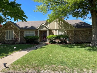 6911 Middle Cove Dr, Dallas, TX 75248